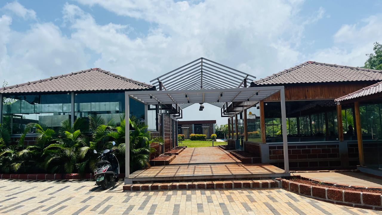 Palvi Resort pool